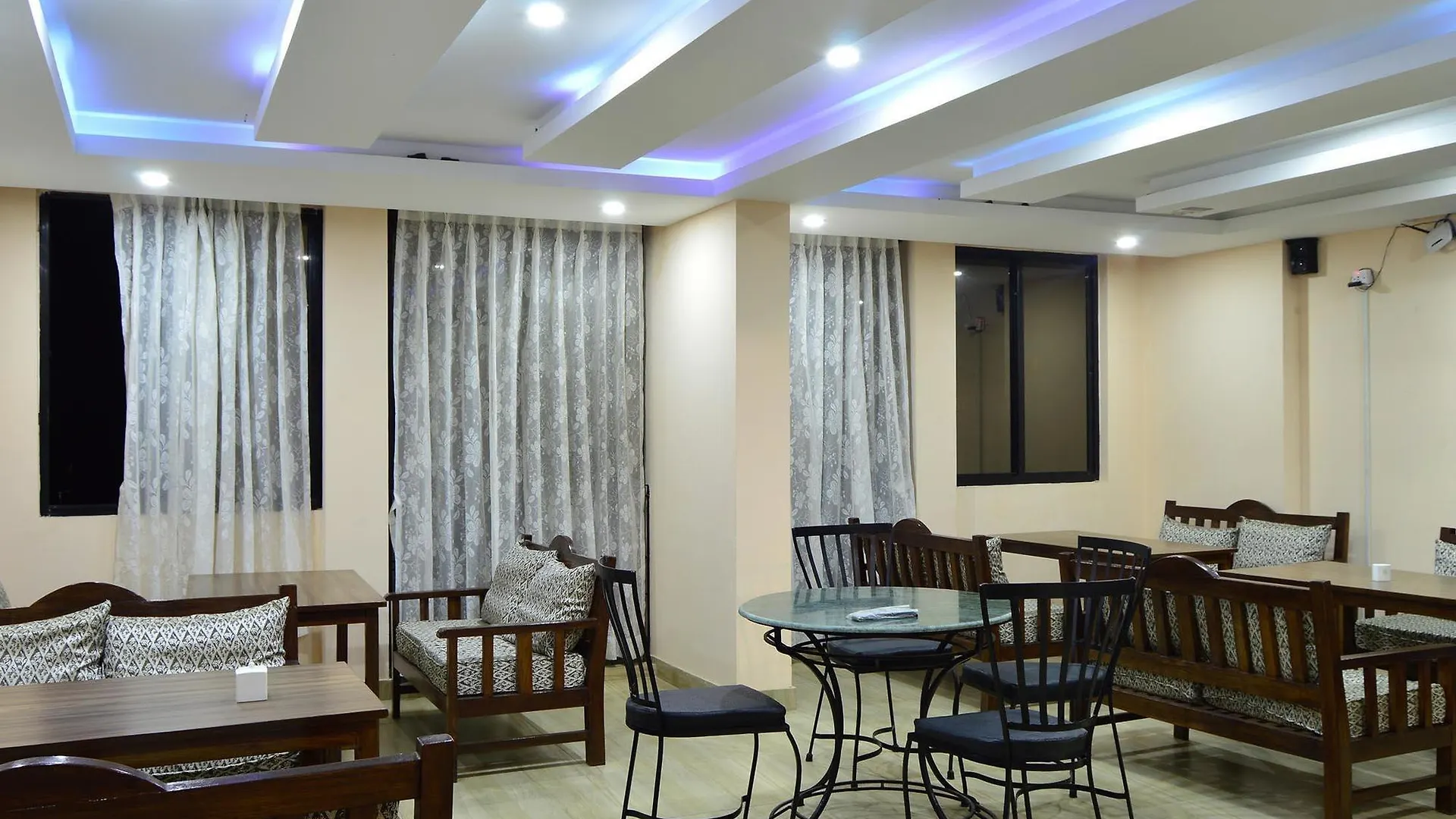 Famous House Kathmandu Hostel